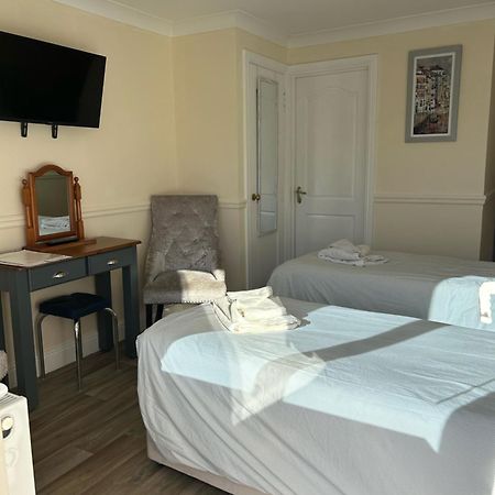 Halfway House Inn Country Lodge Йеавил Экстерьер фото